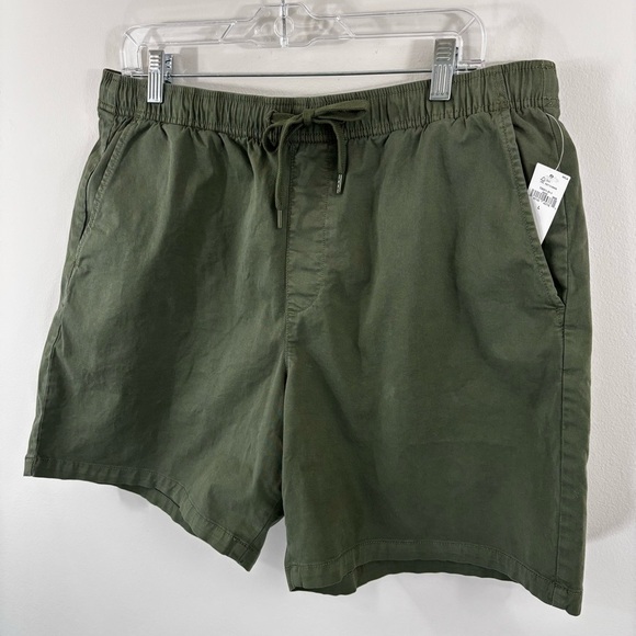 NWT Gap 7” olive green Easy short w/pockets - Picture 2 of 3